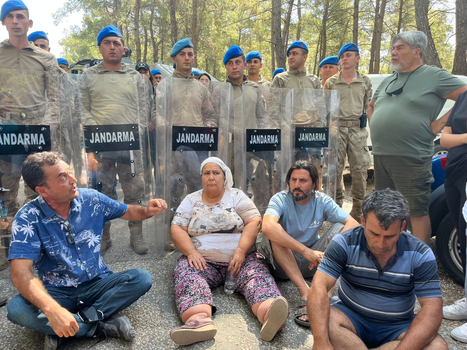 Akbelen'de jandarma köylüler ve çevrecileri gözaltına aldı